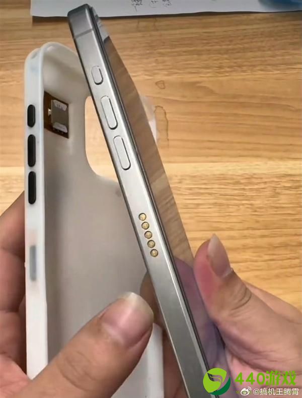 苹果皮重现江湖-华强北商家用外置SIM卡槽改装iPhone15Pro